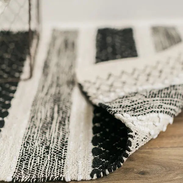 Patterned Cotton Accent Rug – Black, Beige & White (2' x 3')